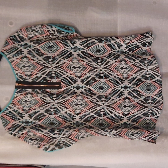 Pattern sheer top - Picture 3 of 3